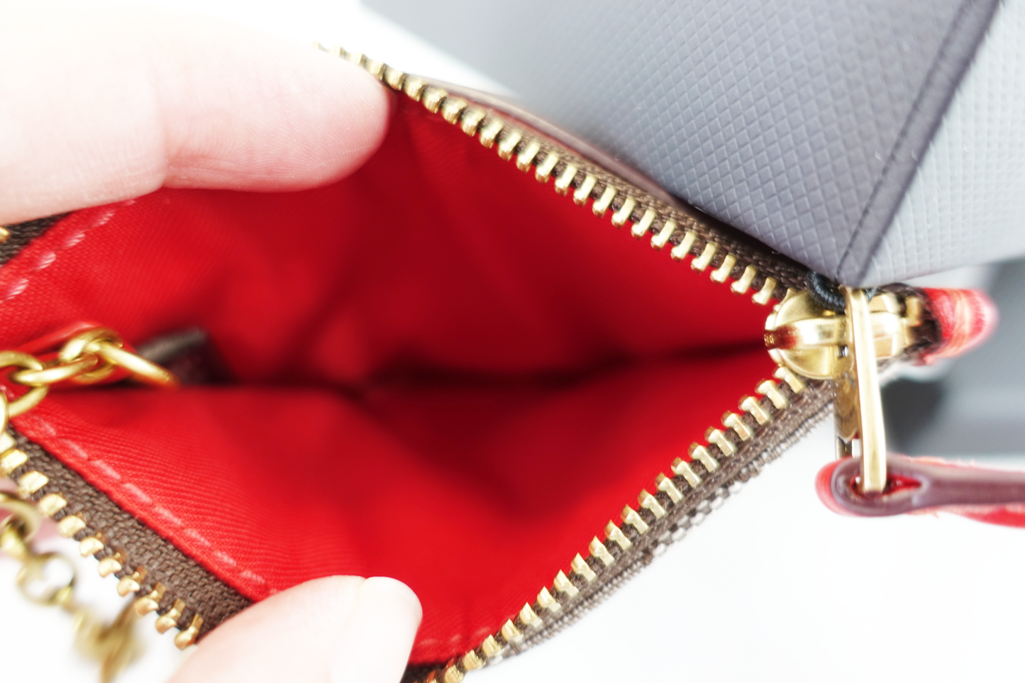 Monedero Tarjetero Coach Mini Skinny ID Card Case with box - MARRÓN/ROJO