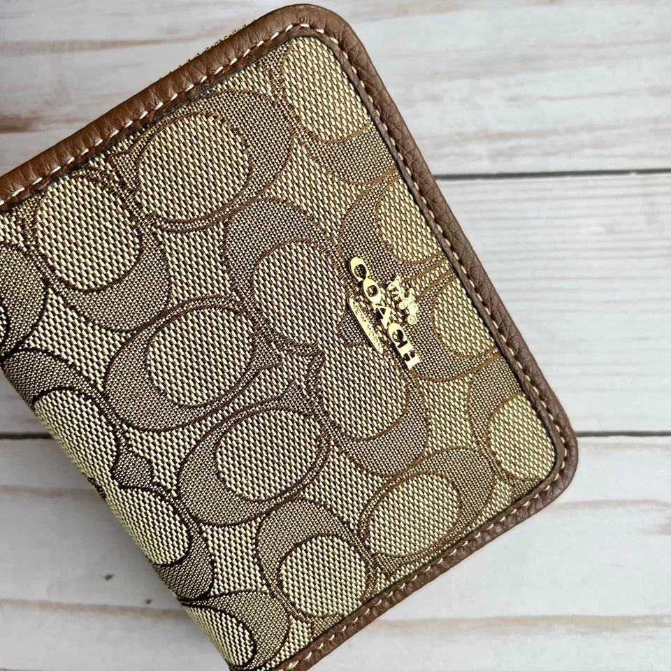 Cartera Coach Small Zip Around Wallet In Signature Jacquard - Marrón