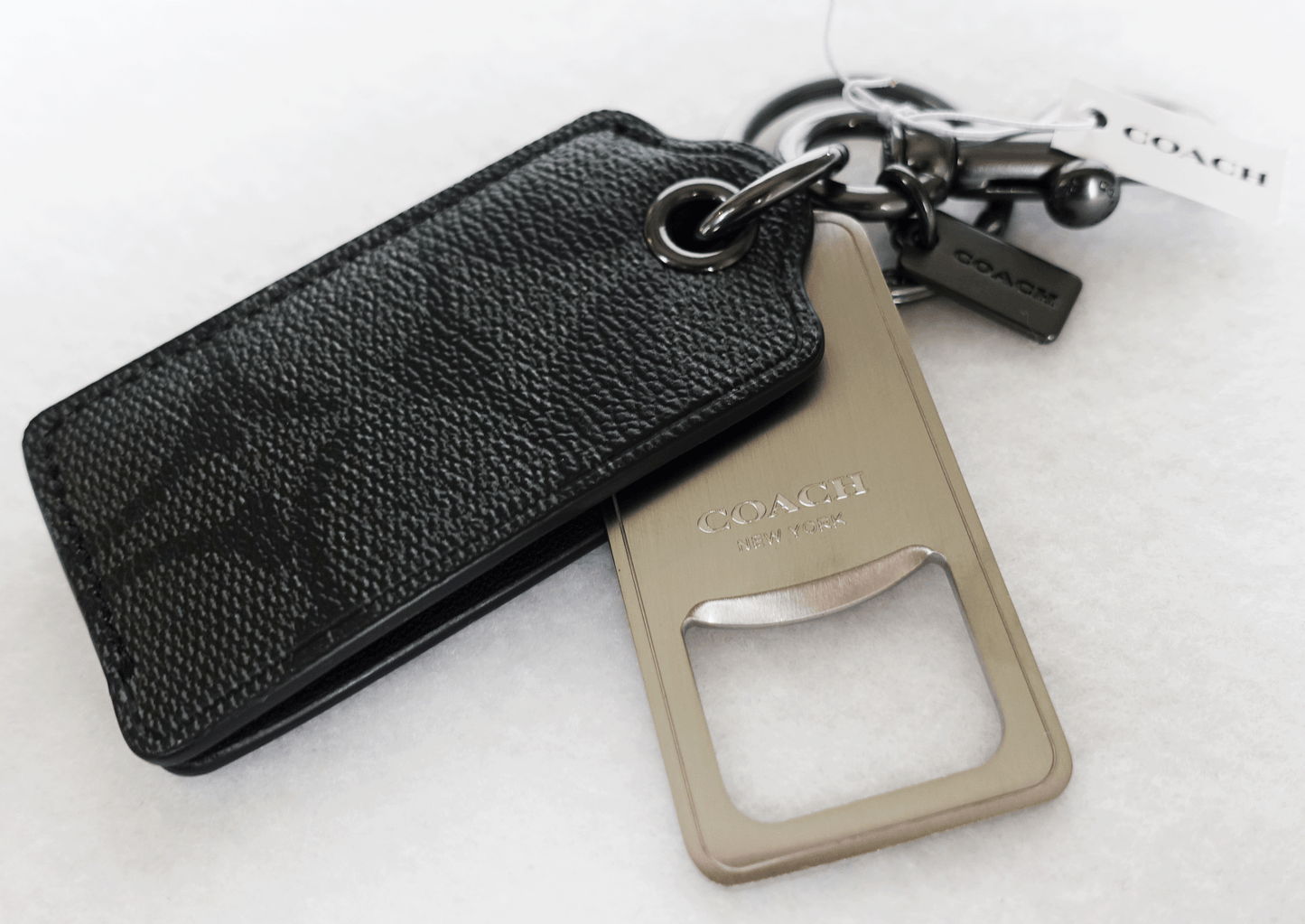 Llavero Coach Bottle Opener Key Fob In Signature Canvas
