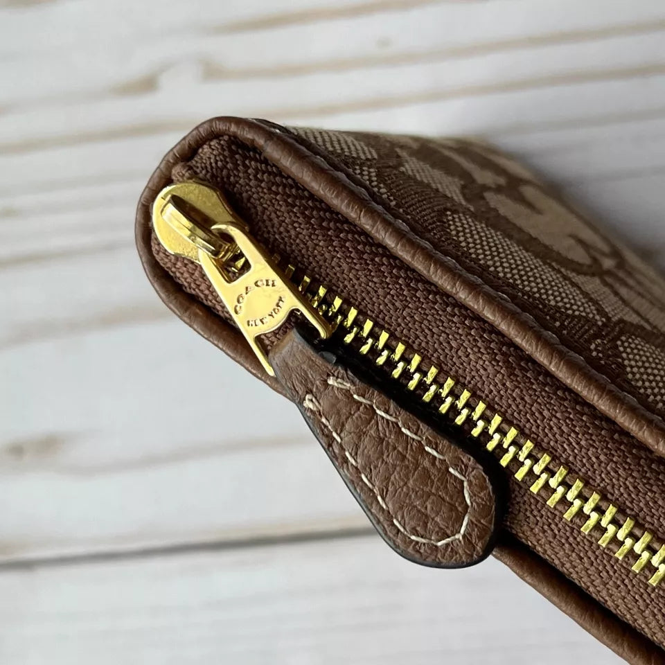 Cartera Coach Small Zip Around Wallet In Signature Jacquard - Marrón