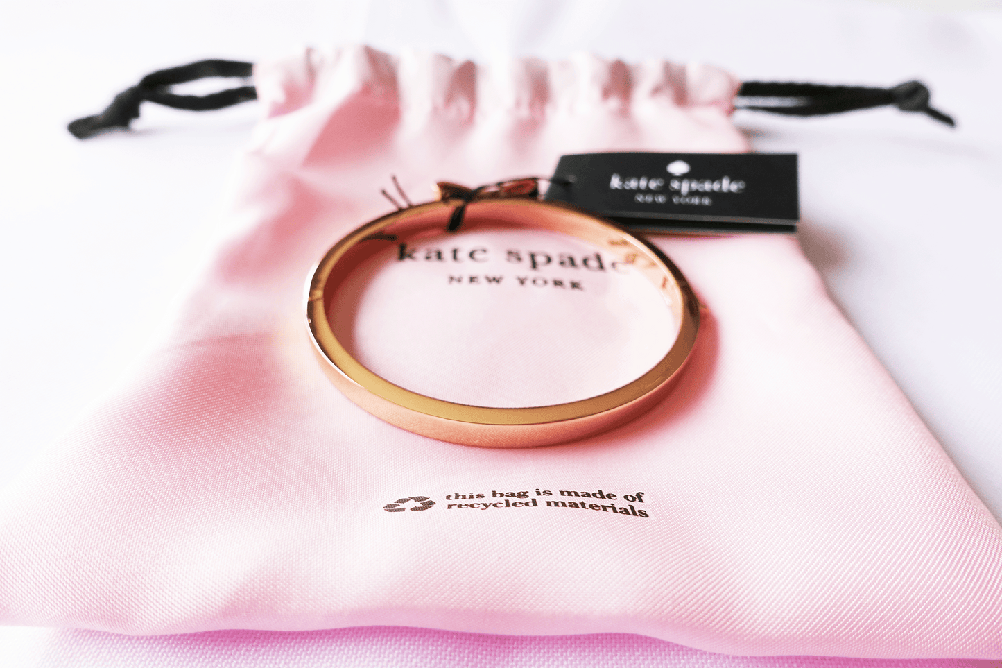 Pulsera Kate Spade Ready Set Bow Pave Bow Bangle Dorado Rosado