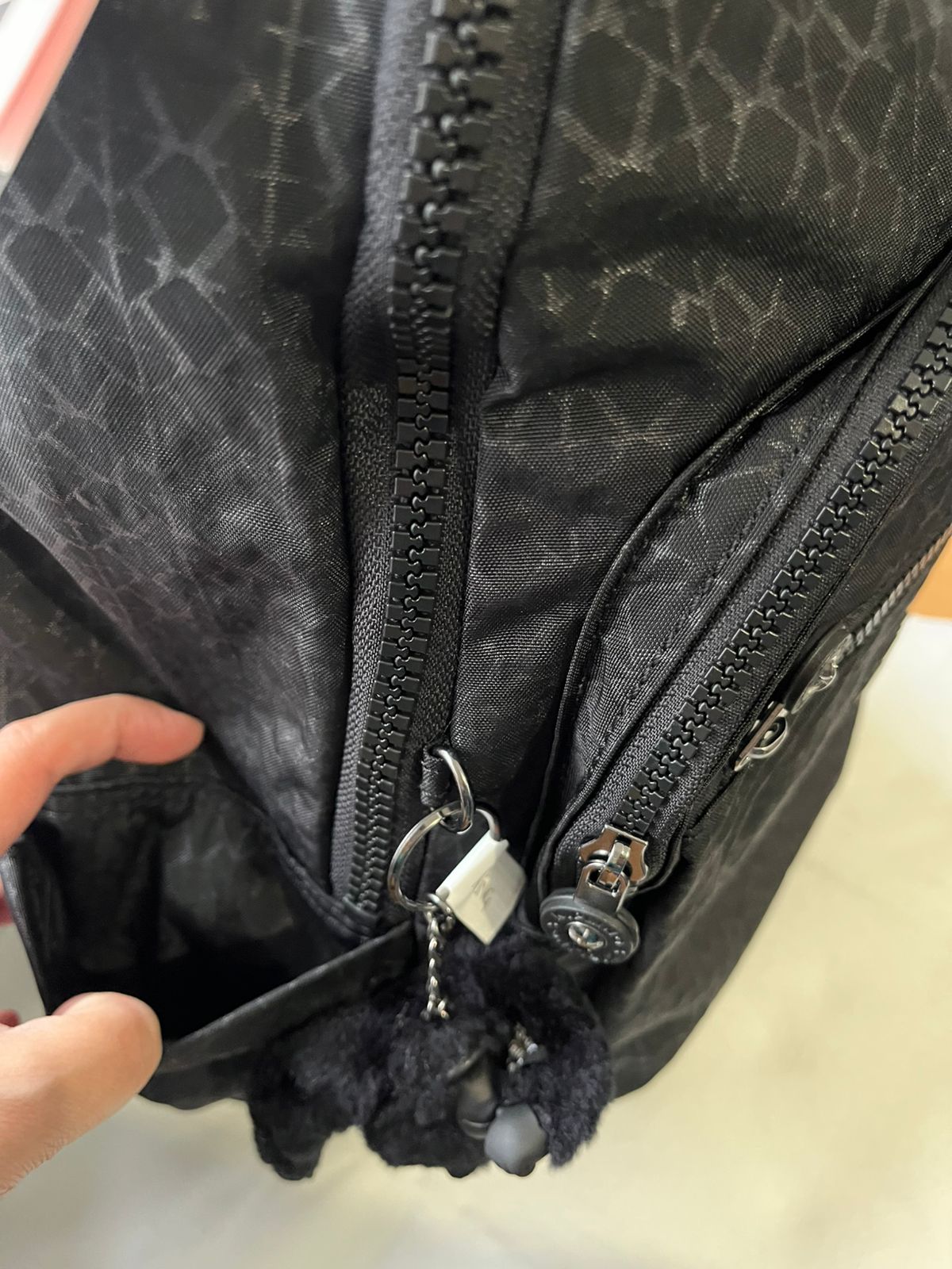 Mochila Kipling Seoul Grande Negro Signature Embossed