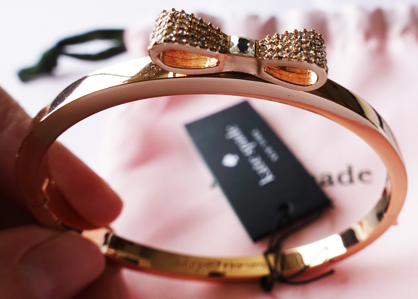 Pulsera Kate Spade Ready Set Bow Pave Bow Bangle Dorado Rosado