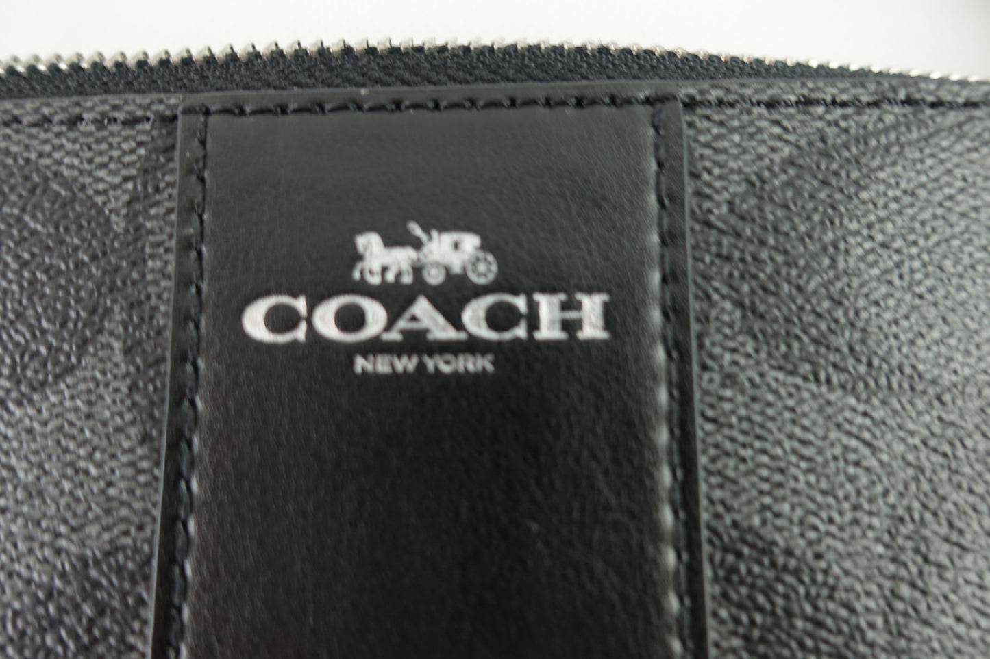 Monedero Coach Corner Zip Estampado Negro & Gris