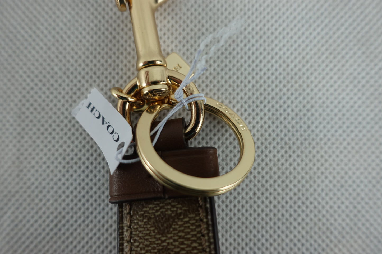 Llavero Coach Trigger Snap Bag Charm In Signature Canvas -CAFE DORADO