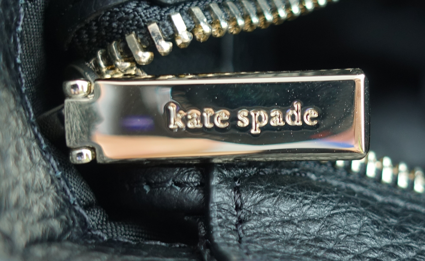 Bolsa Kate Spade Leila Pebbled Leather North - NEGRO