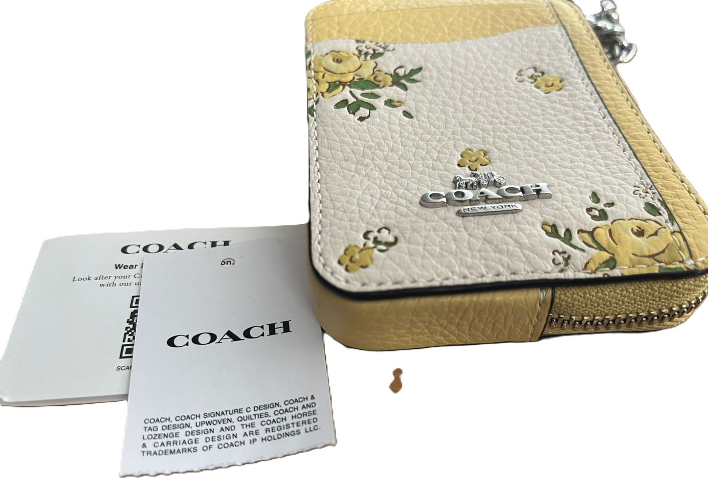Monedero Coach Zip Card Case Amarillo Flores