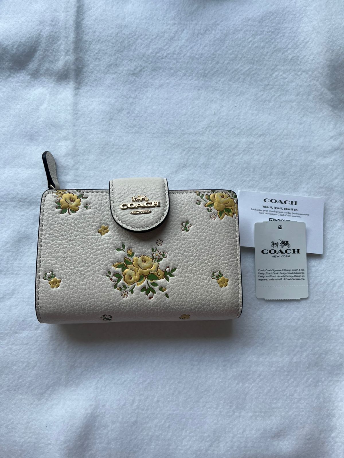 Cartera Coach 100% Original Medium Corner Zip Wallet Flores Amarillas