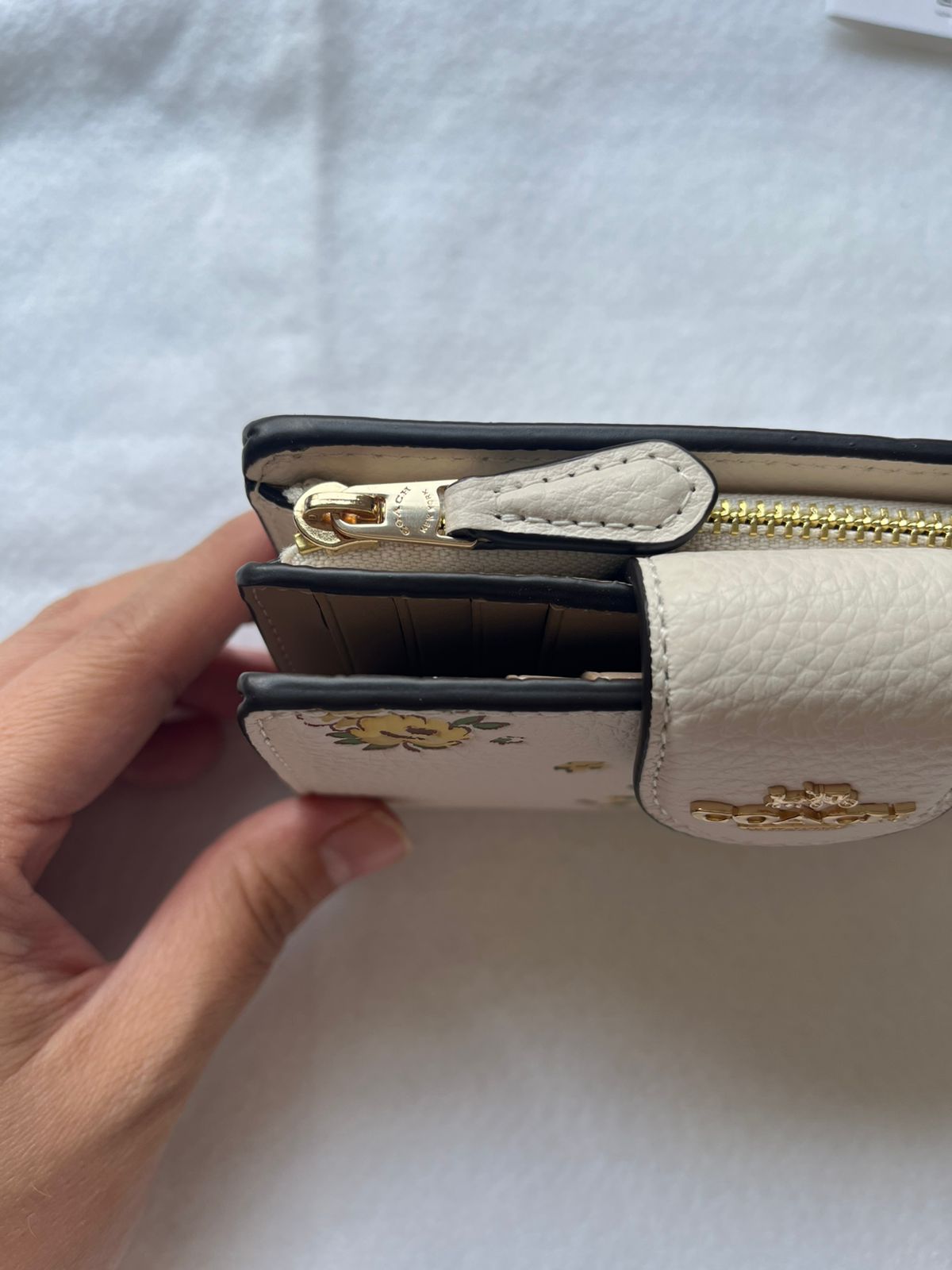 Cartera Coach 100% Original Medium Corner Zip Wallet Flores Amarillas