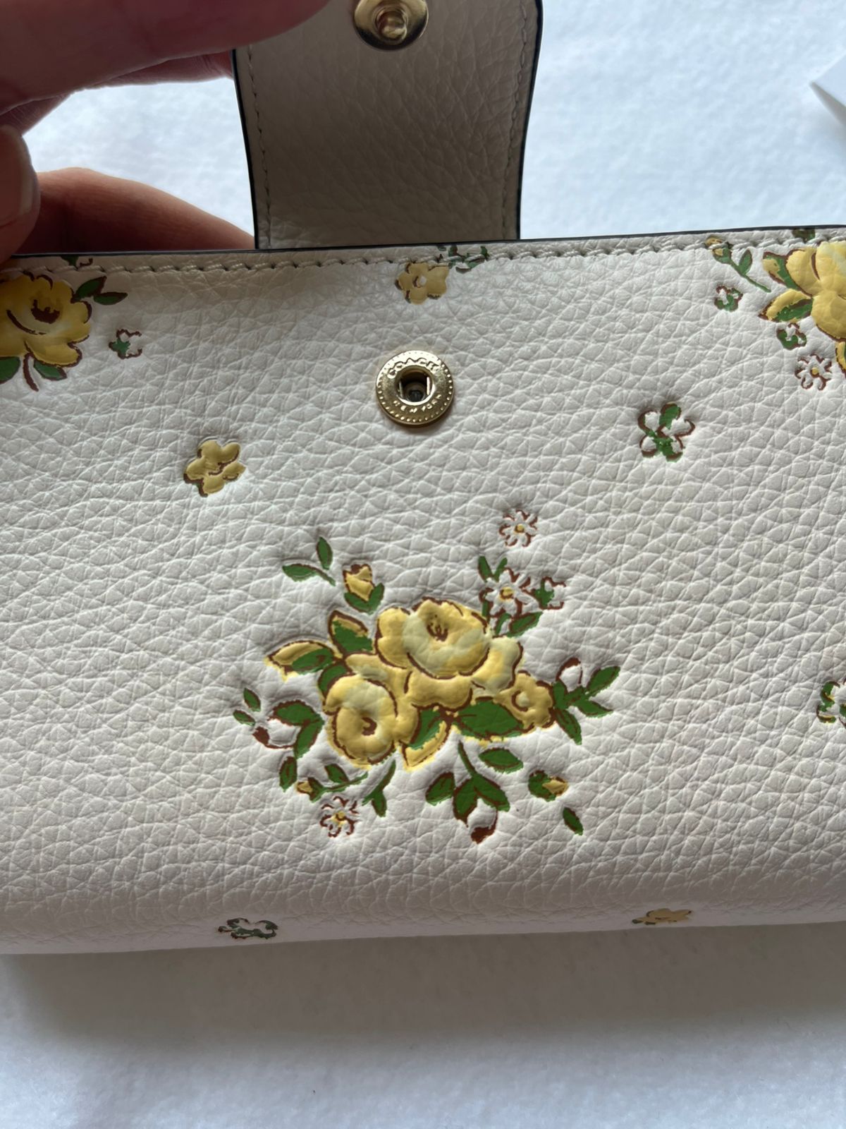 Cartera Coach 100% Original Medium Corner Zip Wallet Flores Amarillas