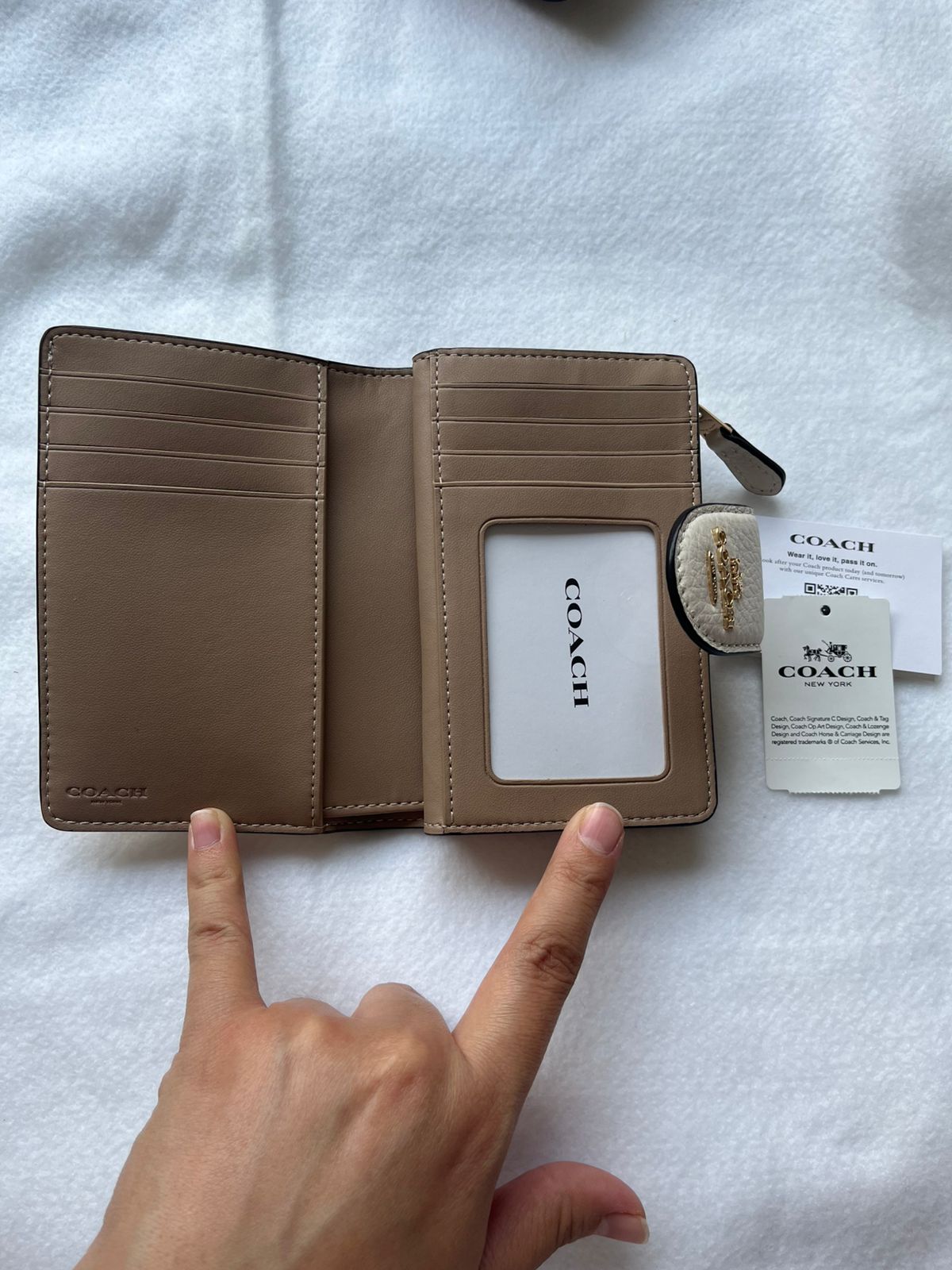 Cartera Coach 100% Original Medium Corner Zip Wallet Flores Amarillas