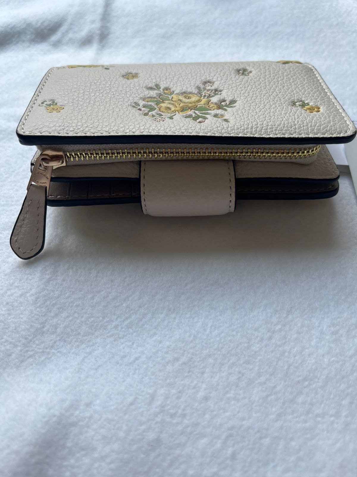 Cartera Coach 100% Original Medium Corner Zip Wallet Flores Amarillas