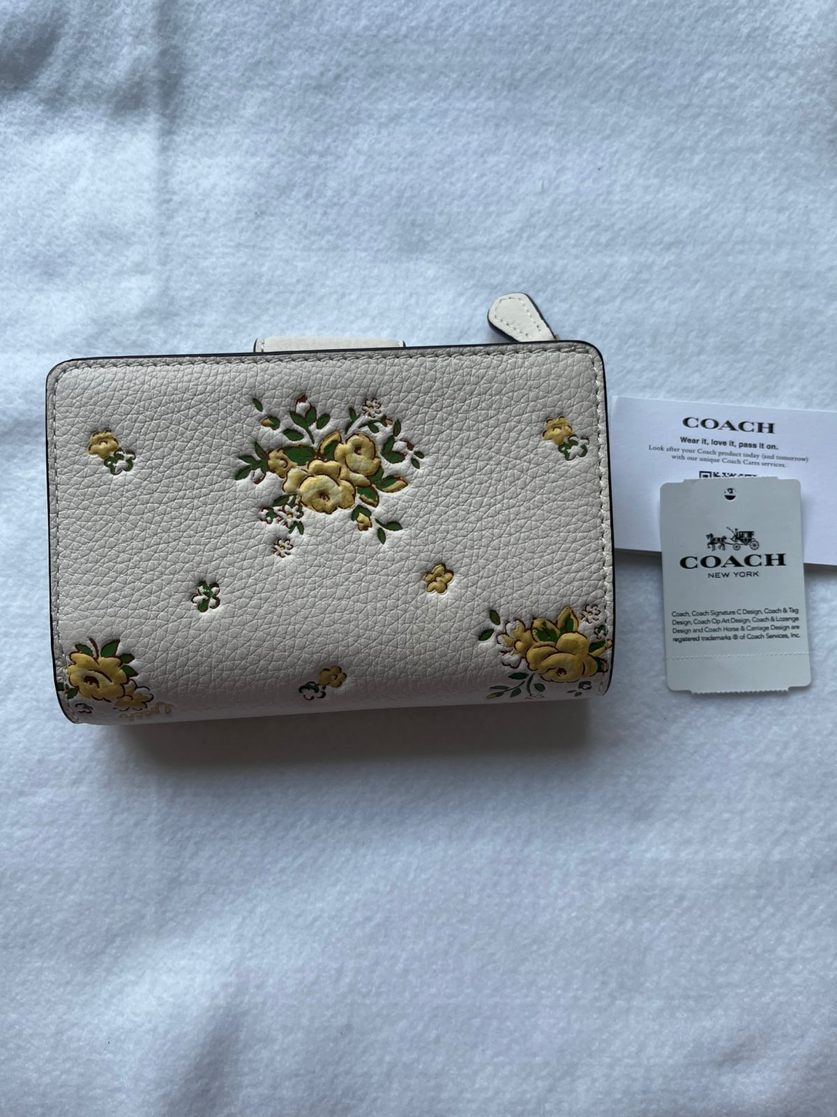Cartera Coach 100% Original Medium Corner Zip Wallet Flores Amarillas