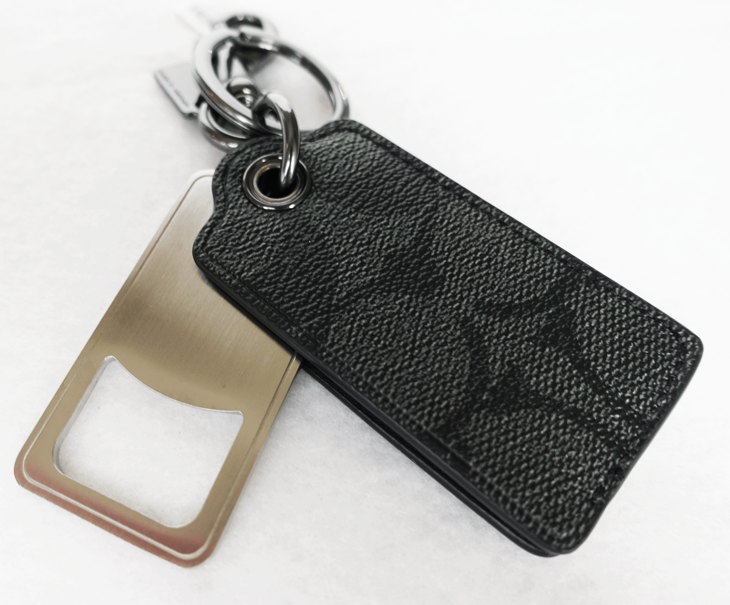 Llavero Coach Bottle Opener Key Fob In Signature Canvas