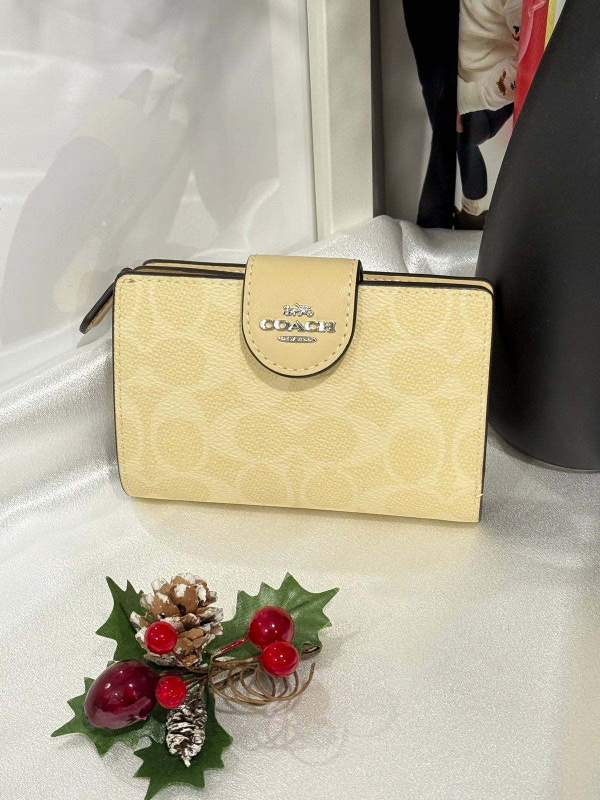 Cartera Coach 100% Original Medium Corner Zip Wallet Amarilla