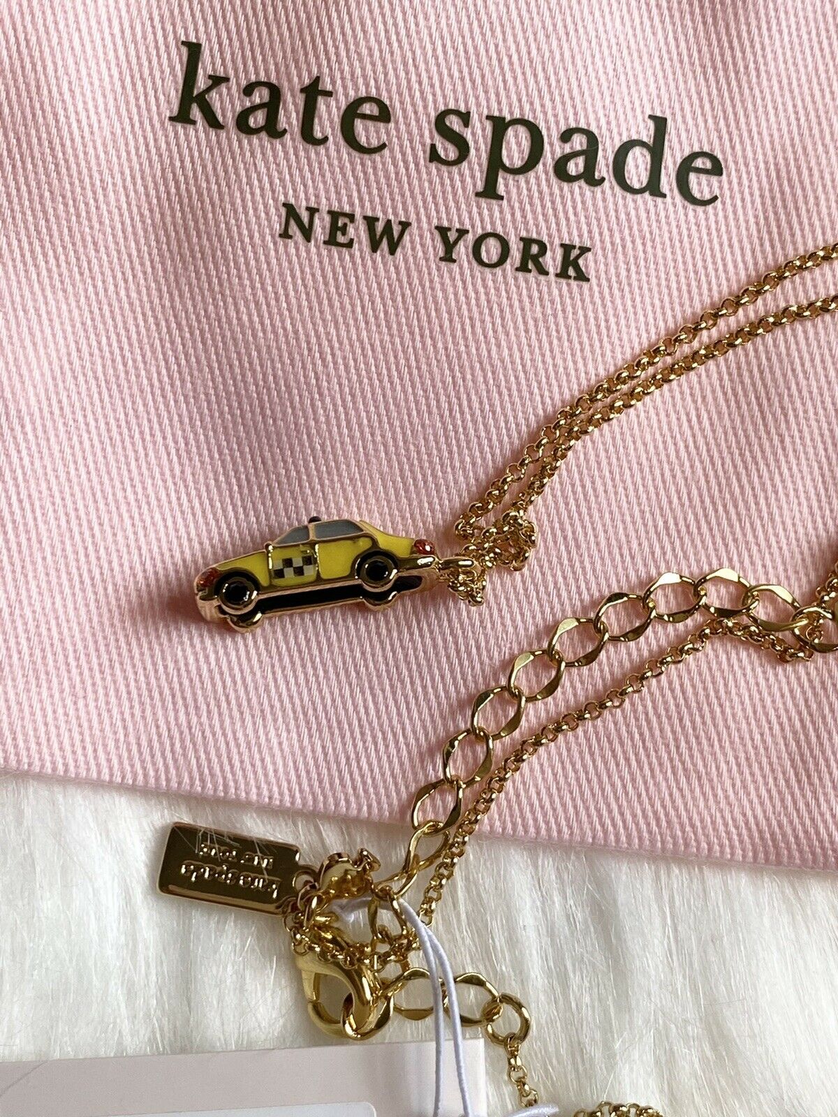 Collar Dije Kate Spade Taxi Mini Pendant