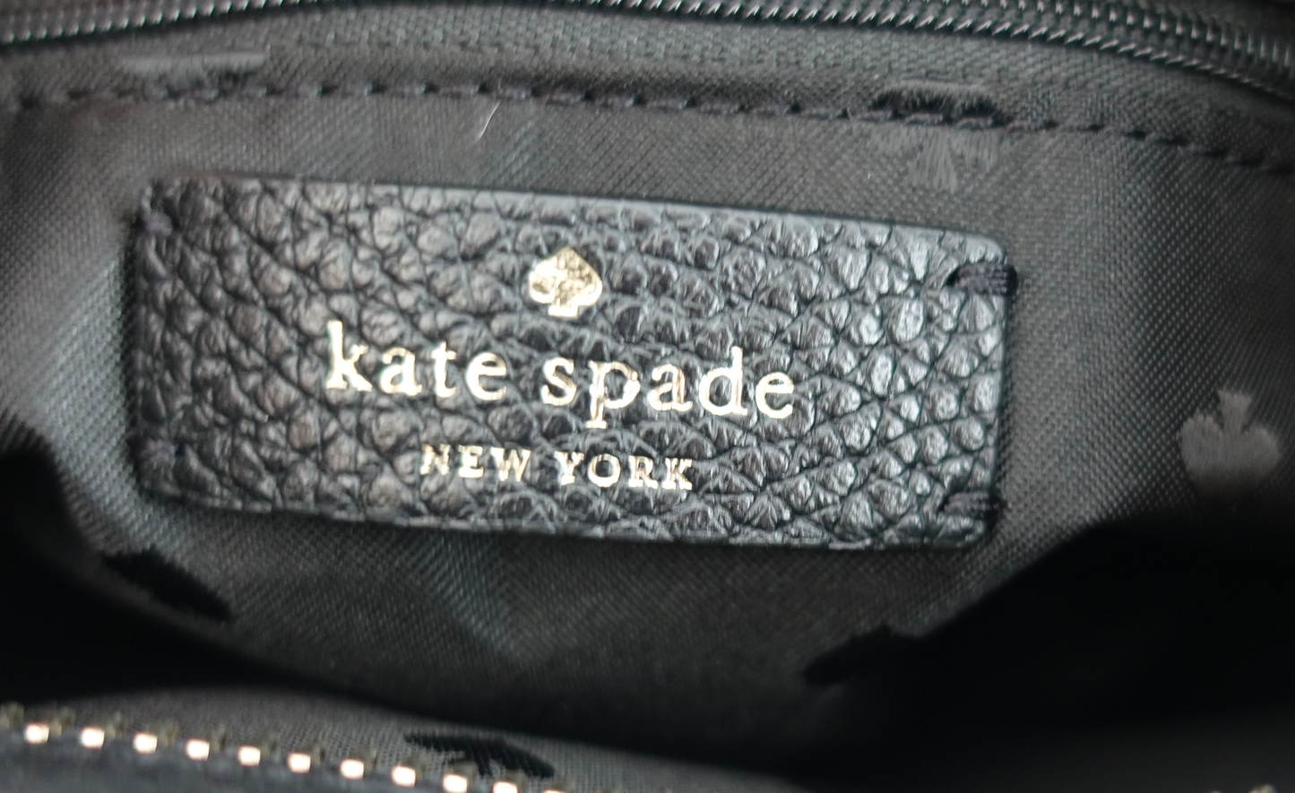 Bolsa Kate Spade Leila Pebbled Leather North - NEGRO